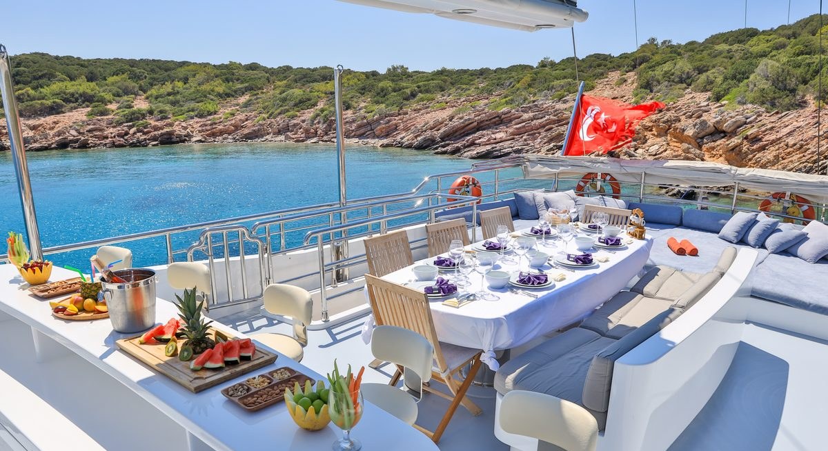 CANARIA yacht charter 3