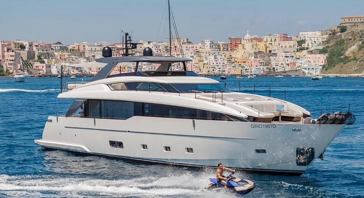 CATCH ME yacht charter 1