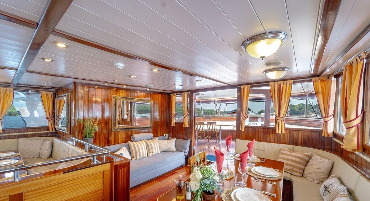 CESARICA yacht charter 5