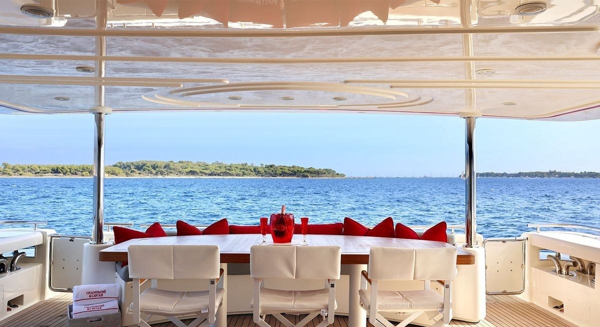 CHAMPAGNE AND CAVIAR yacht charter 3
