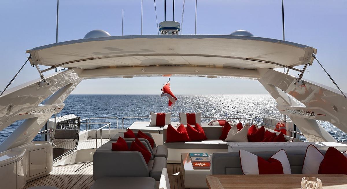 Yacht charter CHAMPAGNE AND CAVIAR YACHT CHARTER