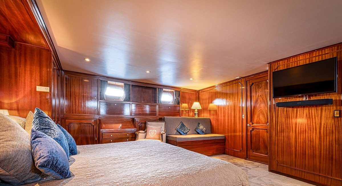 CHANTELLA yacht charter 4
