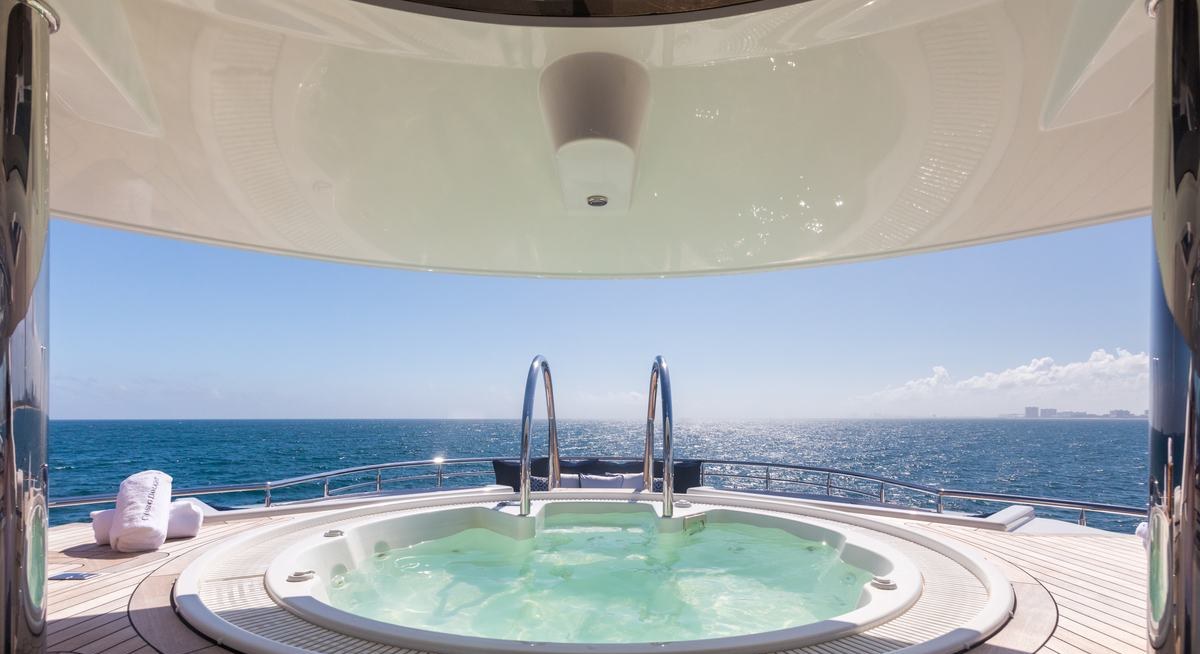 CHASING DAYLIGHT yacht charter 2
