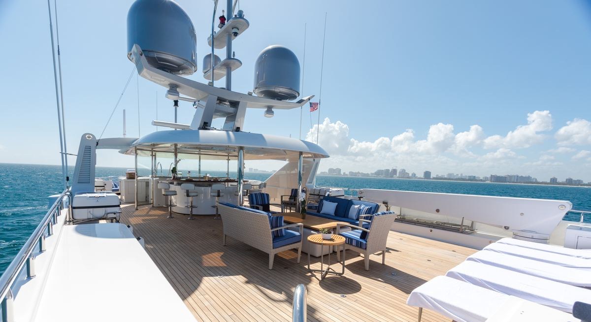 CHASING DAYLIGHT yacht charter 3