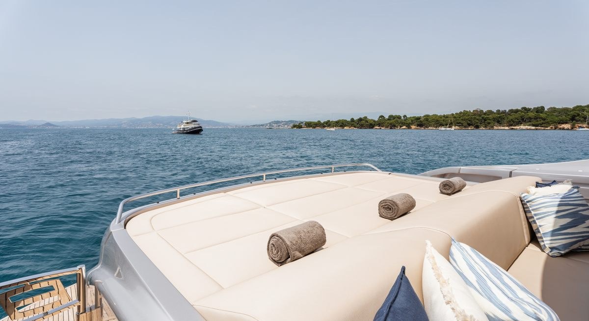 CHERRY yacht charter 4