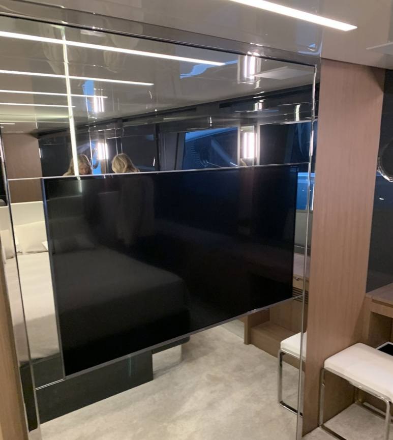 CHILUCE yacht charter 5