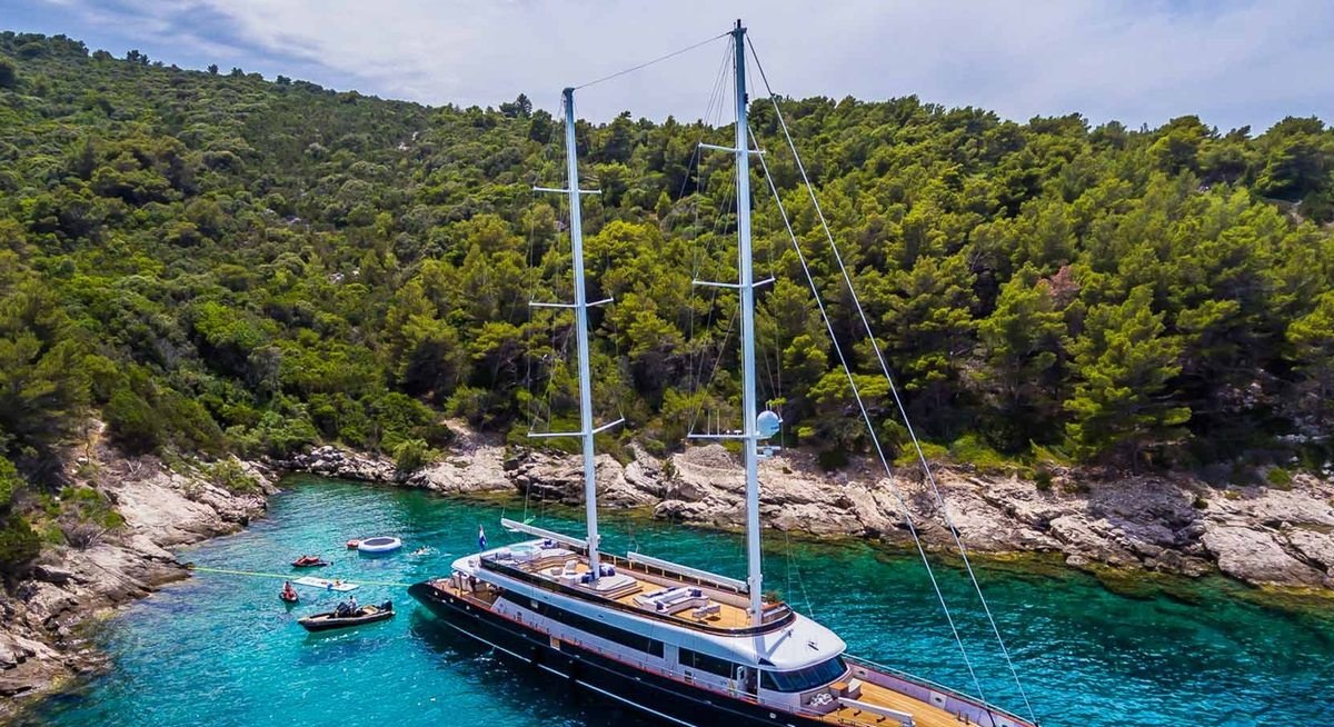 CLASE AZUL yacht charter 1