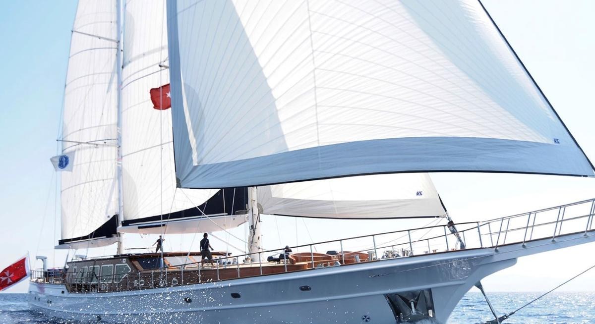 CLEAR EYES yacht charter 1