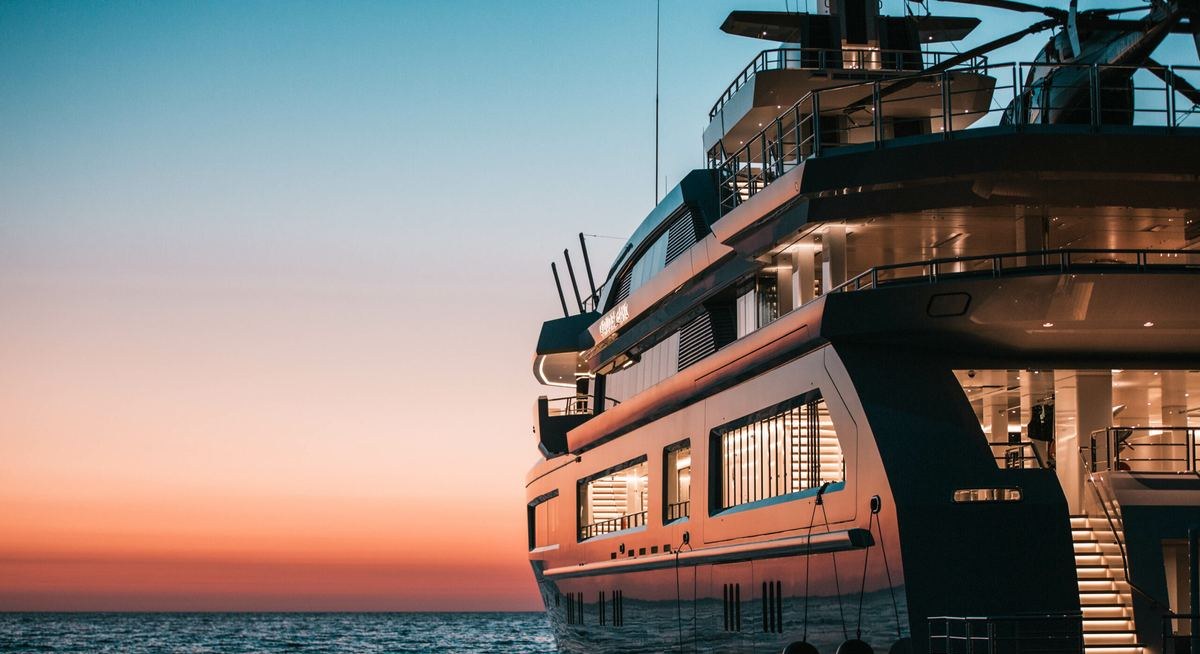 CLOUDBREAK yacht charter 4