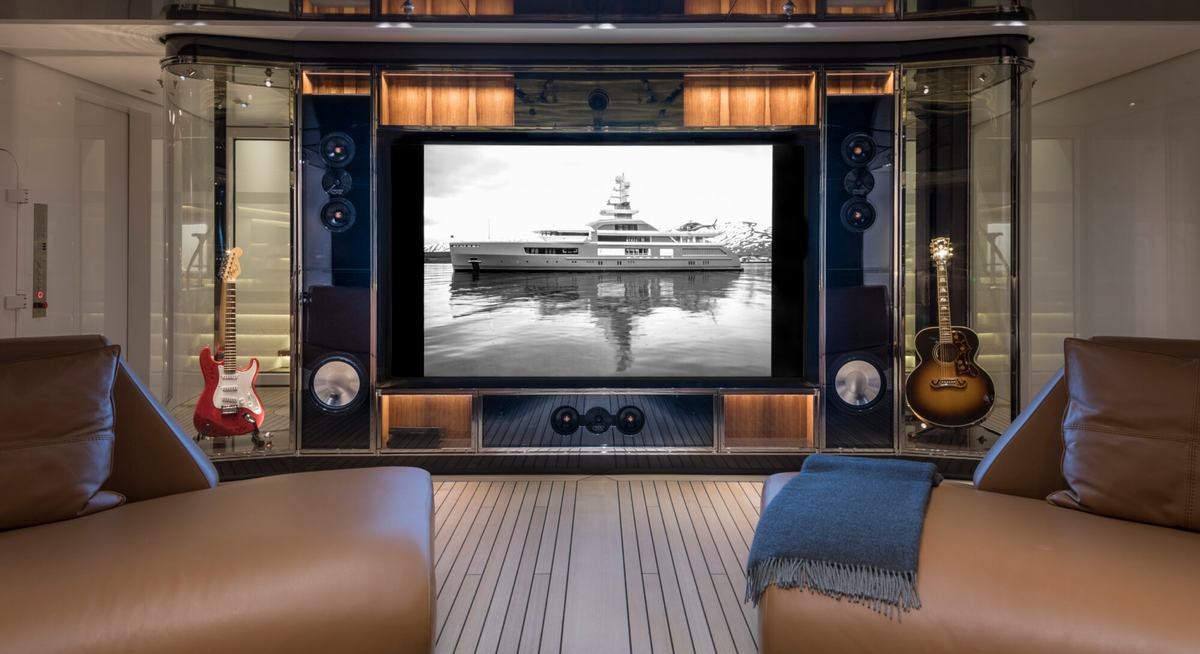 CLOUDBREAK yacht charter 5