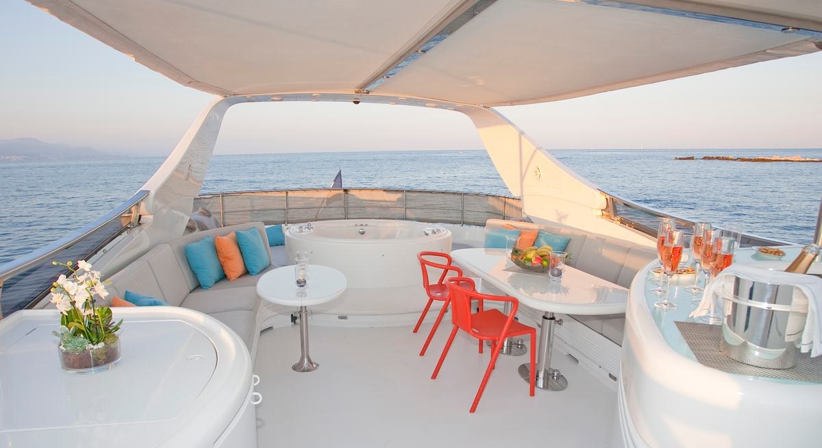 COCA VI yacht charter 3