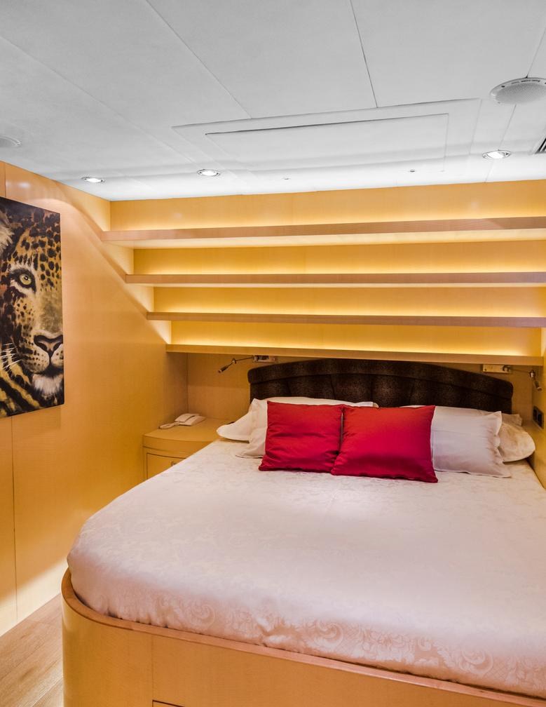 Yacht charter CONTE ALBERTI YACHT CHARTER