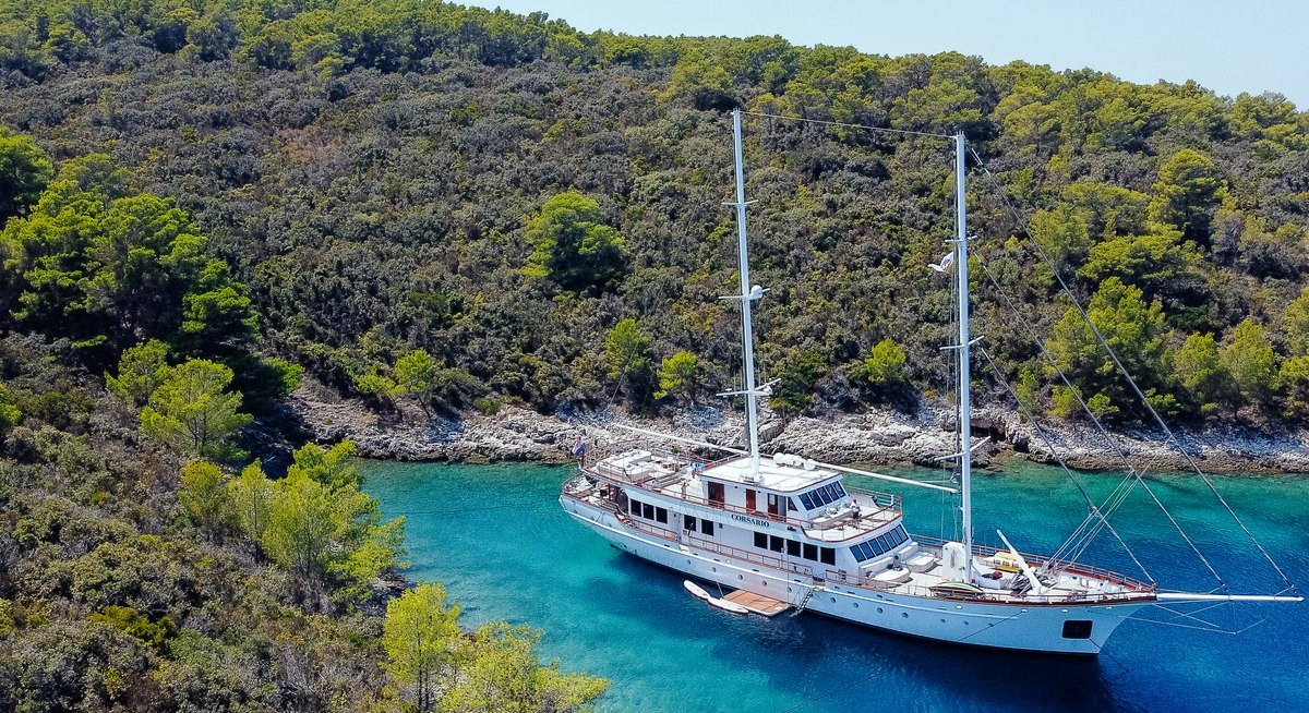 CORSARIO yacht charter 2