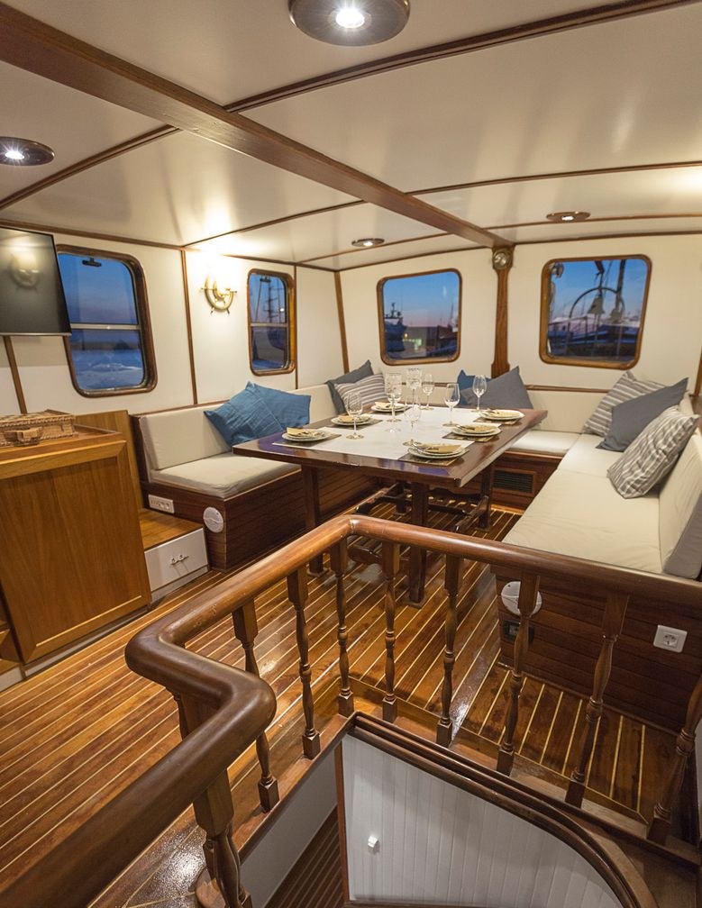 تأجير يخت COSMOS YACHT CHARTER