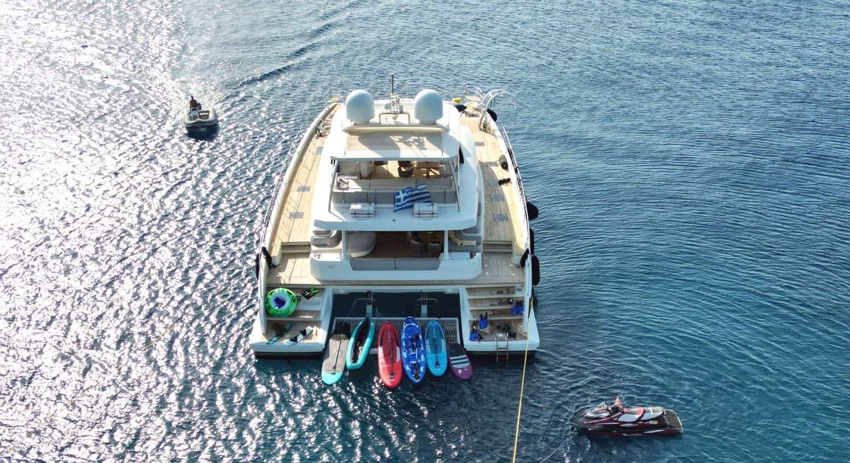 CRAZY HORSE yacht charter 4
