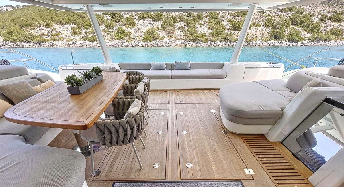 CRAZY HORSE yacht charter 3