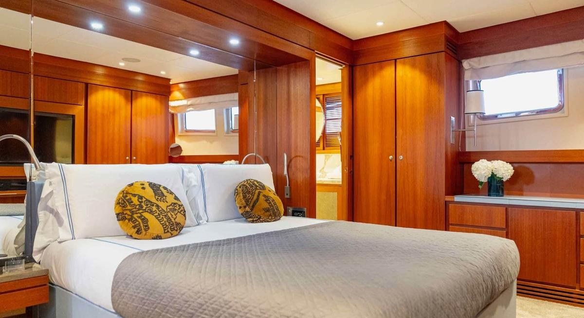 CURIOSITY yacht charter 5