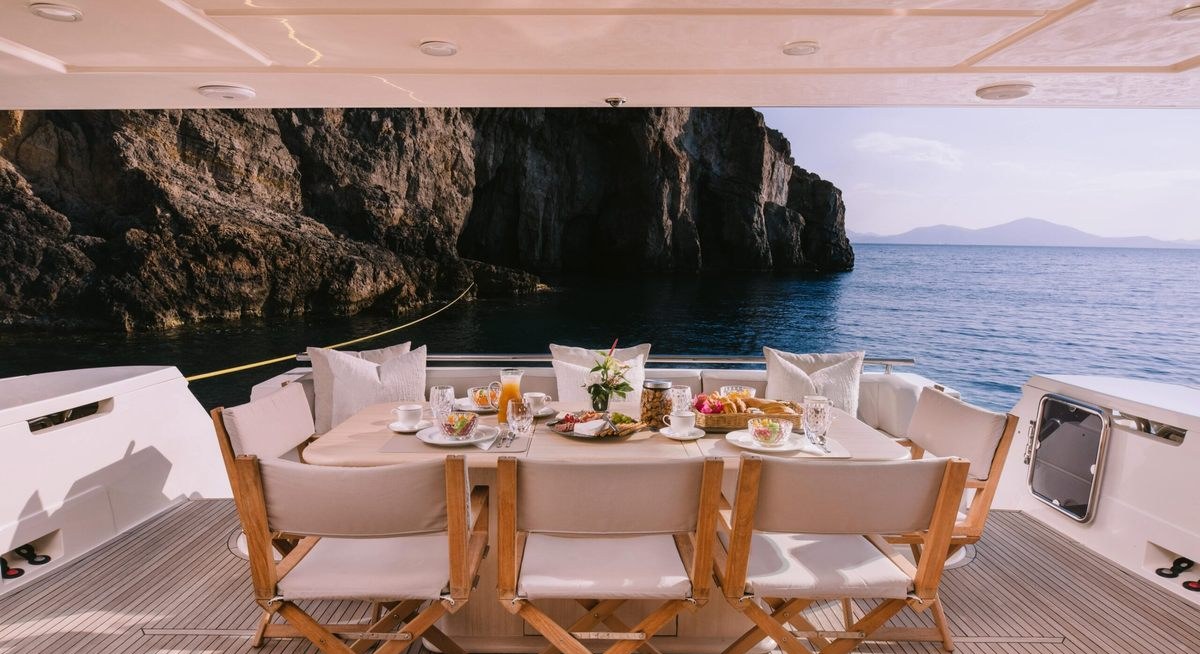 D&D yacht charter 3