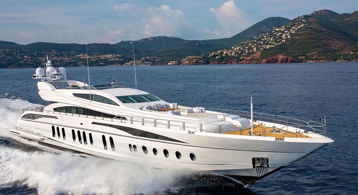 D'ONE D yacht charter 1