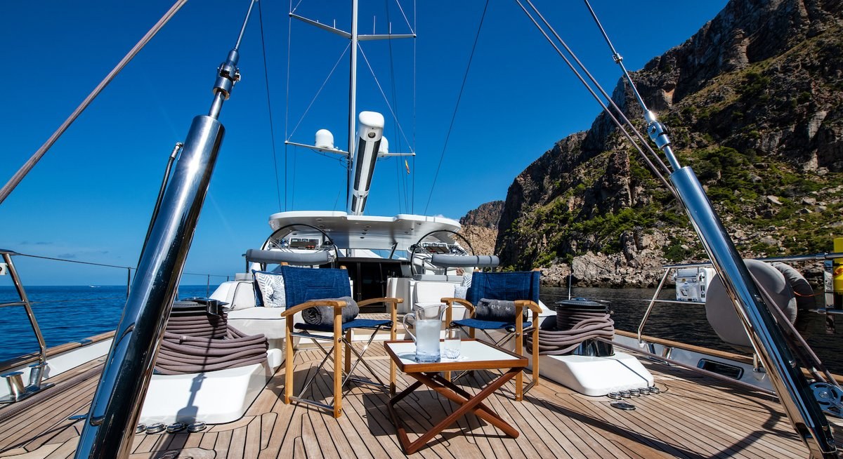 DAKOTA yacht charter 4