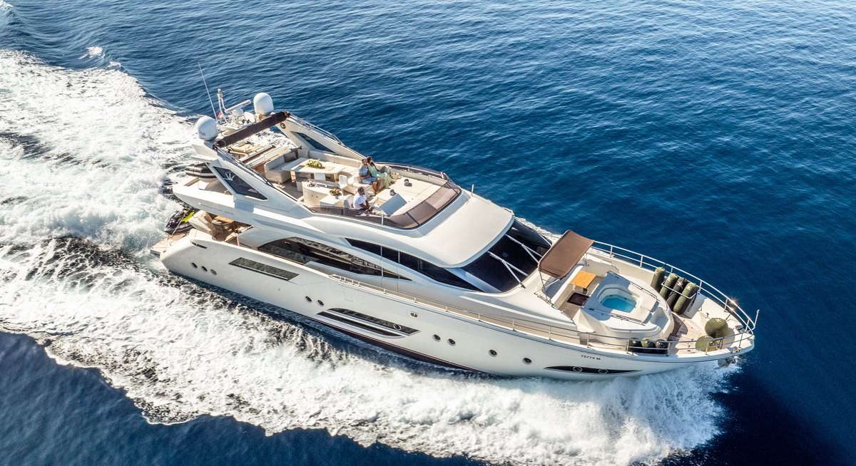 DALIA yacht charter 1