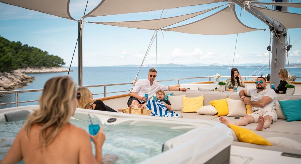 DALMATINO yacht charter 3