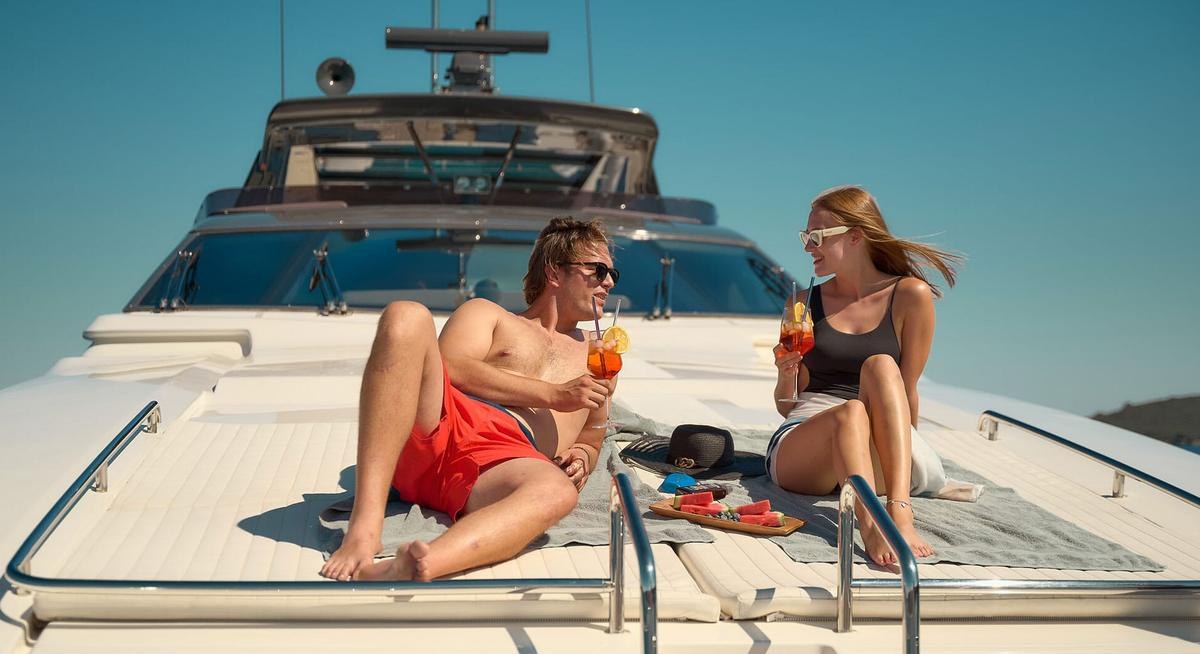 DAMARI yacht charter 2