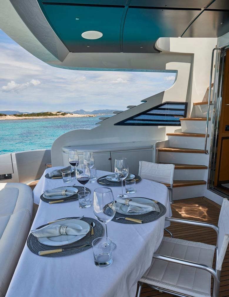 Yacht charter DANZAS YACHT CHARTER