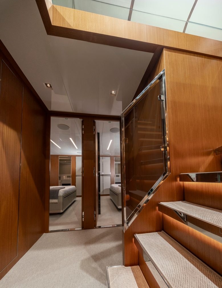 Yacht charter DARK HORSE YACHT CHARTER