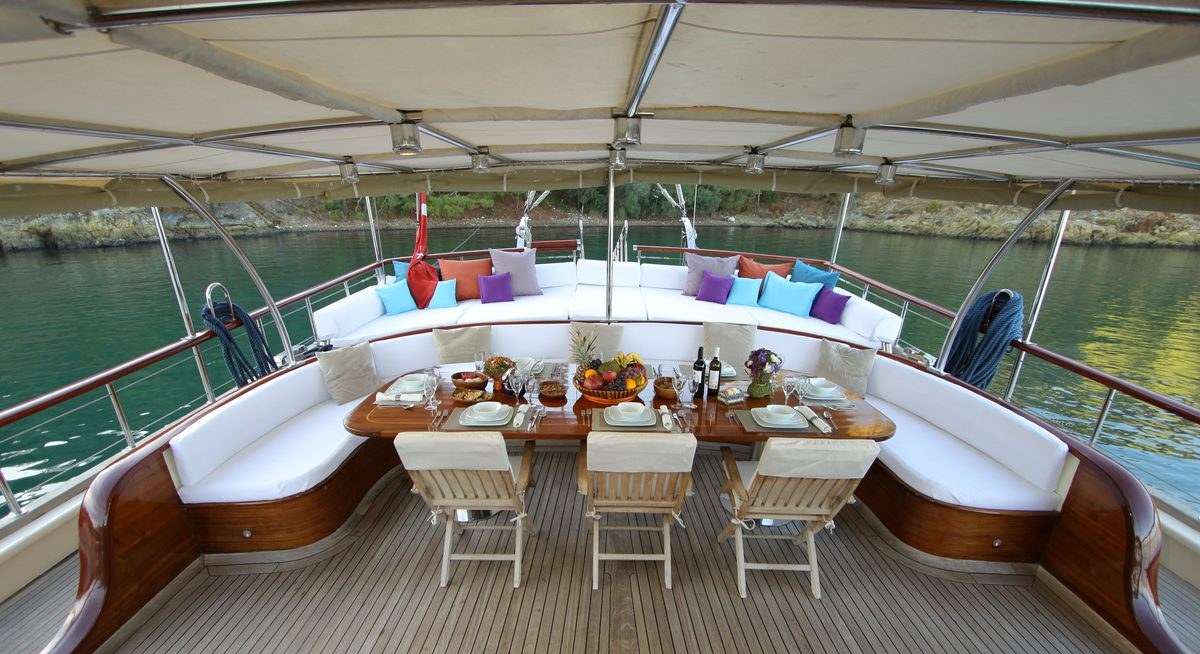 DEAR LILA yacht charter 3