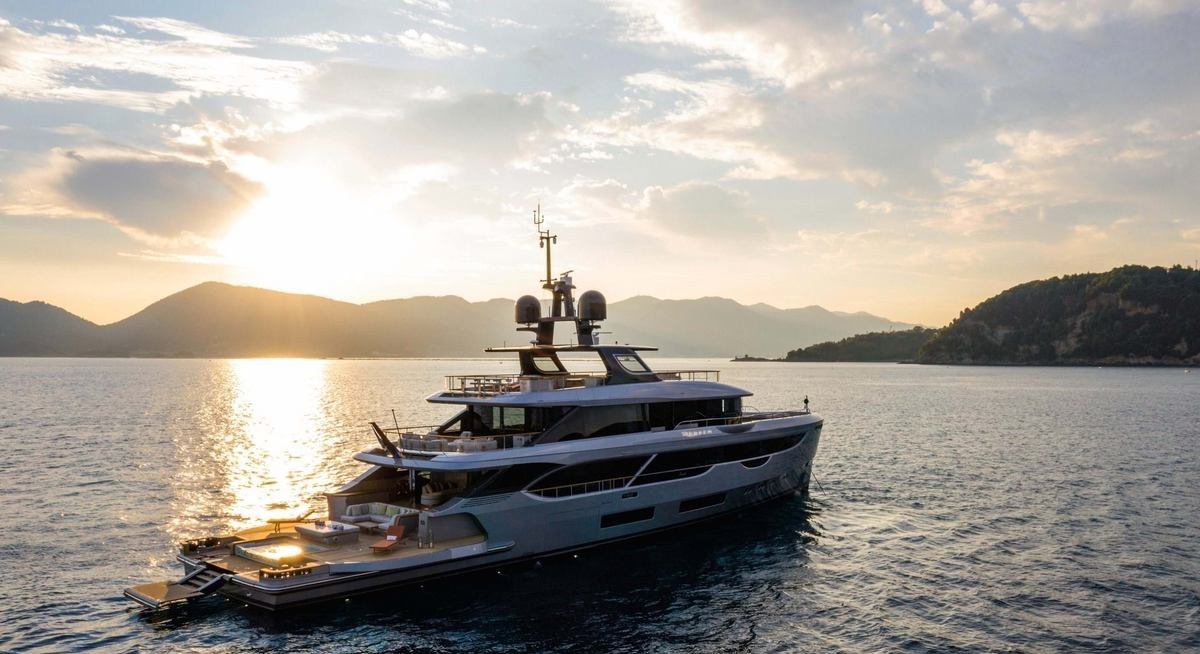 Yacht charter DEBRA ONE YACHT CHARTER