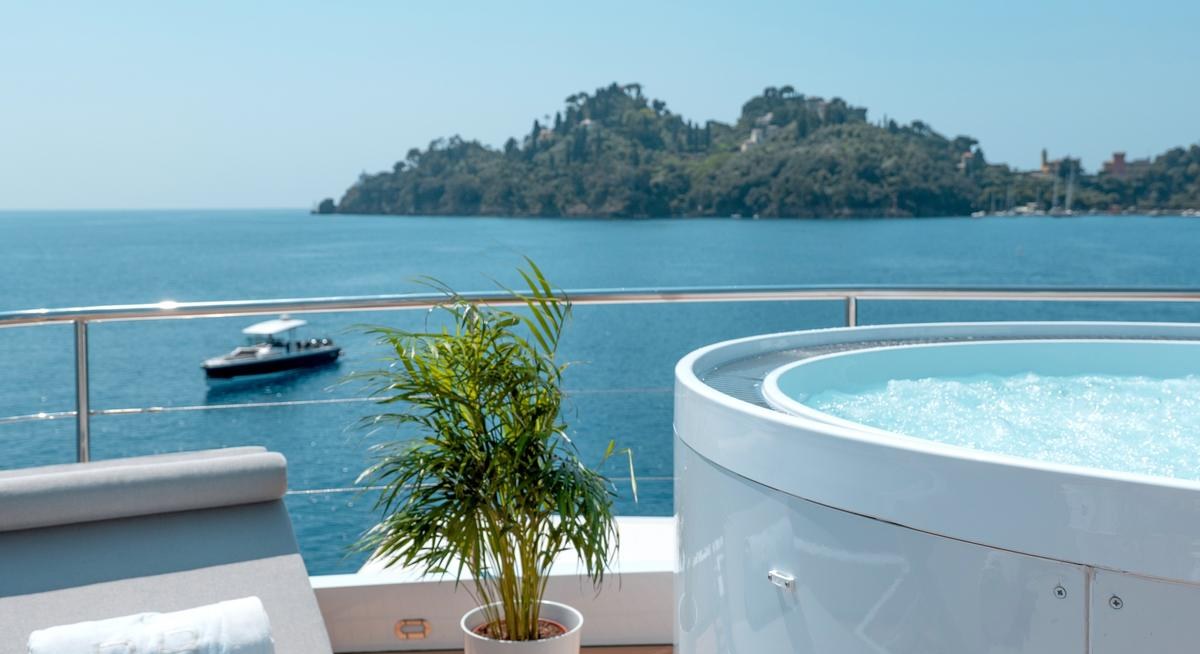 DEEP BLUE II yacht charter 2