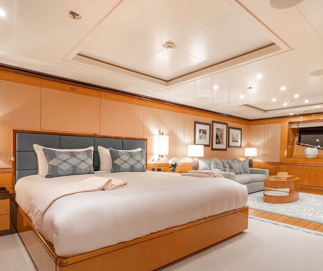 Yacht charter DEEP BLUE YACHT CHARTER