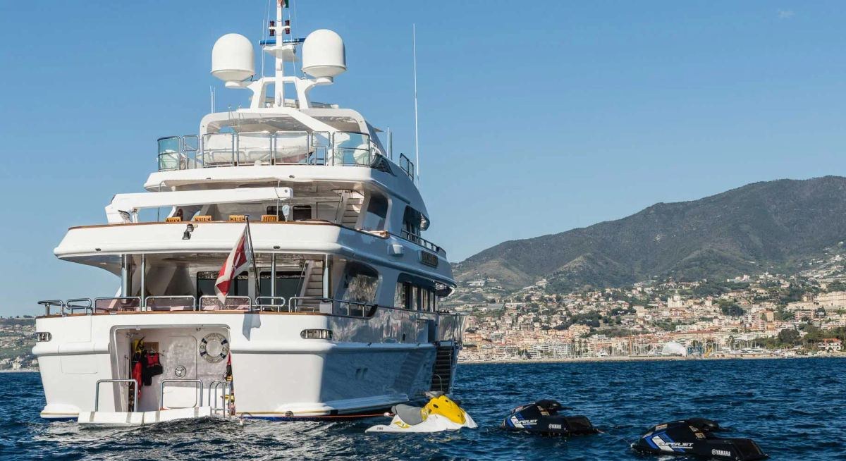 DESAMIS B yacht charter 5