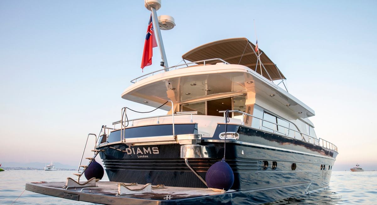DIAMS yacht charter 5
