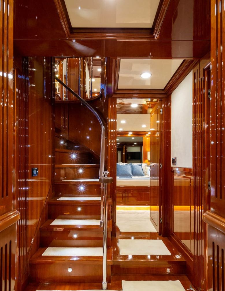 Yacht charter DIVINE YACHT CHARTER