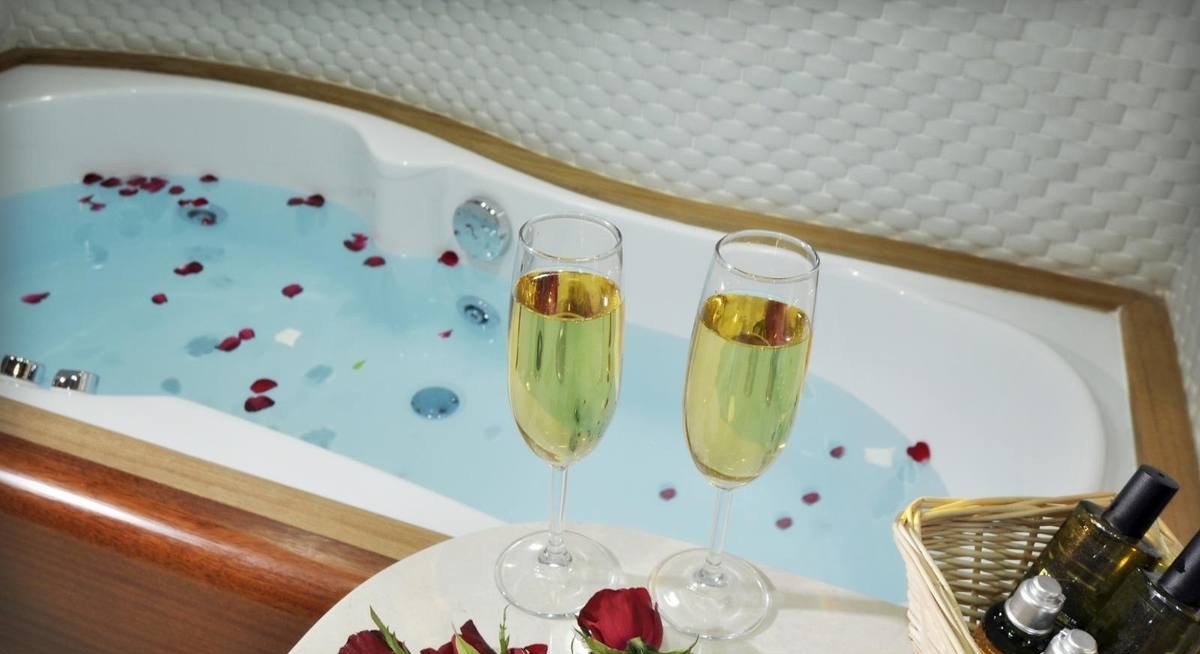 DOLCE MARE yacht charter 4