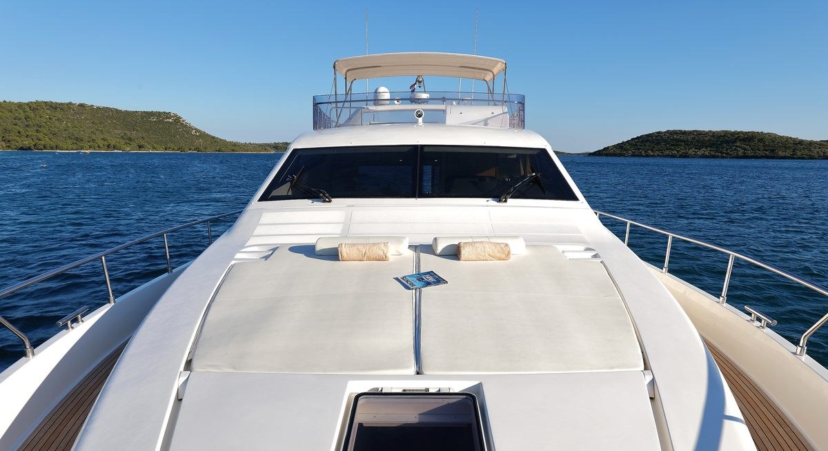 DOMINIQUE yacht charter 2