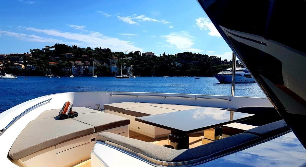 DRAGONFLY I yacht charter 3