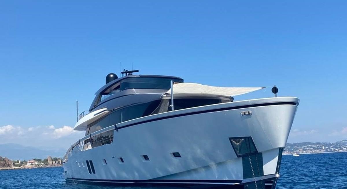 DRAGONFLY I yacht charter 2