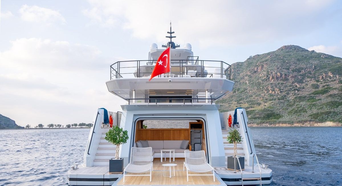 DULCE DE LECHE yacht charter 5