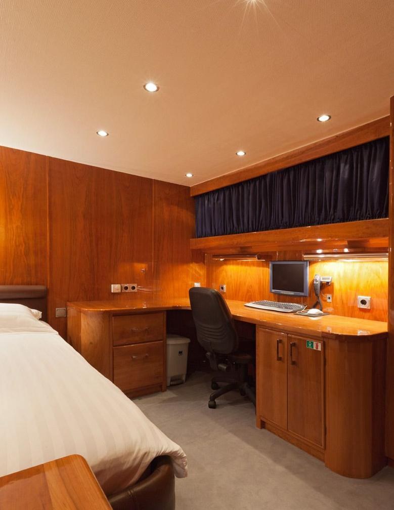 Yacht charter DUNE YACHT CHARTER