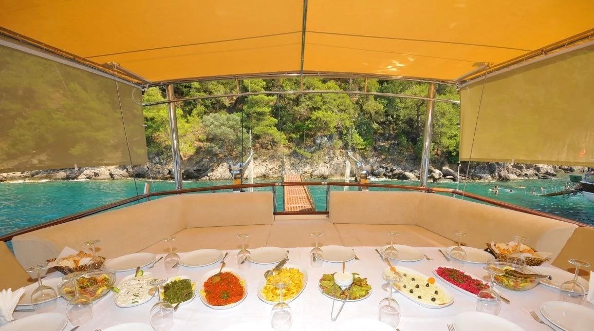 ECE ARINA yacht charter 4