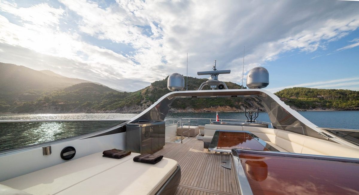 EFFE yacht charter 3