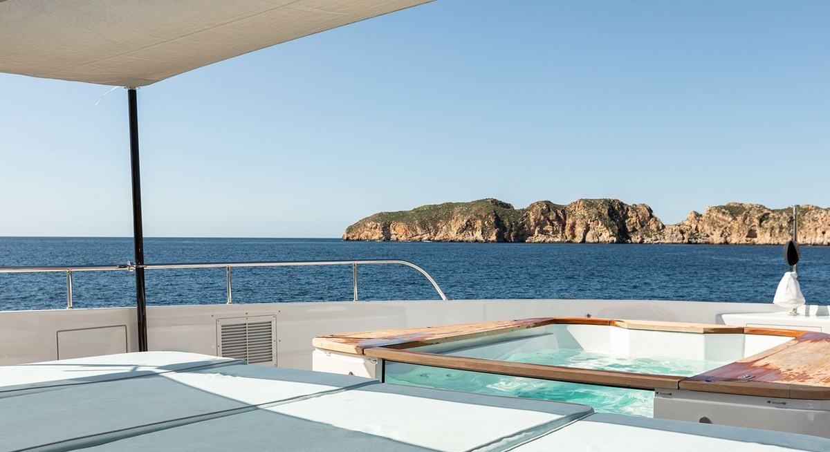 EH2 yacht charter 2