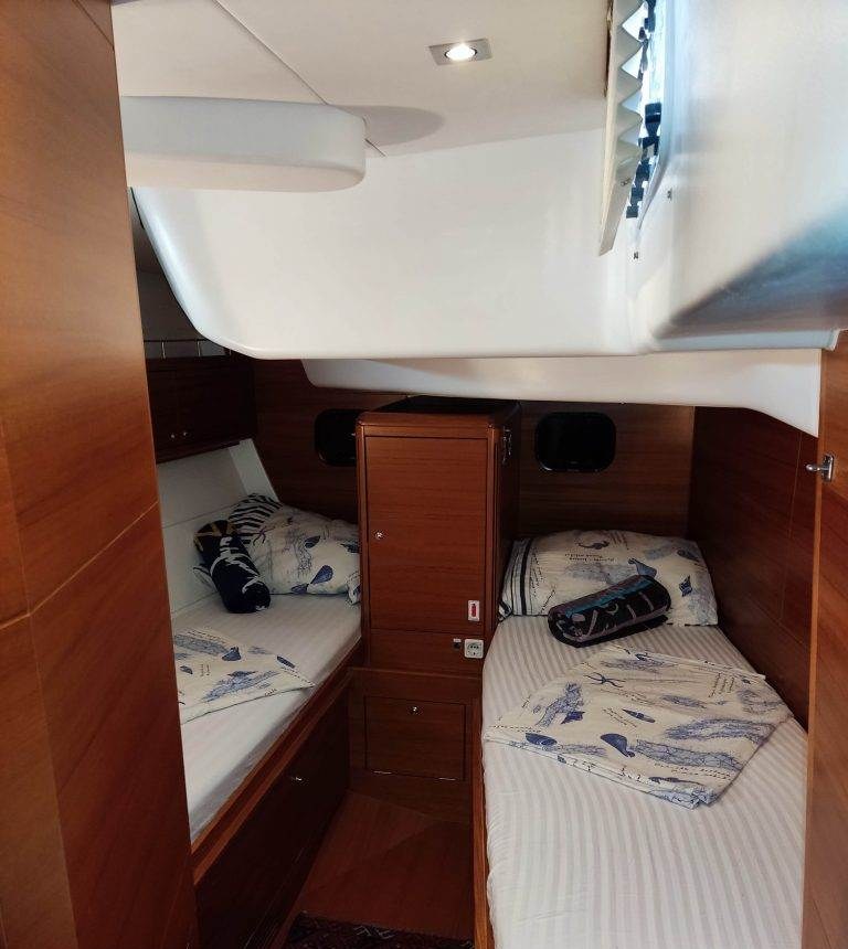 Yacht charter ELINE YACHT CHARTER