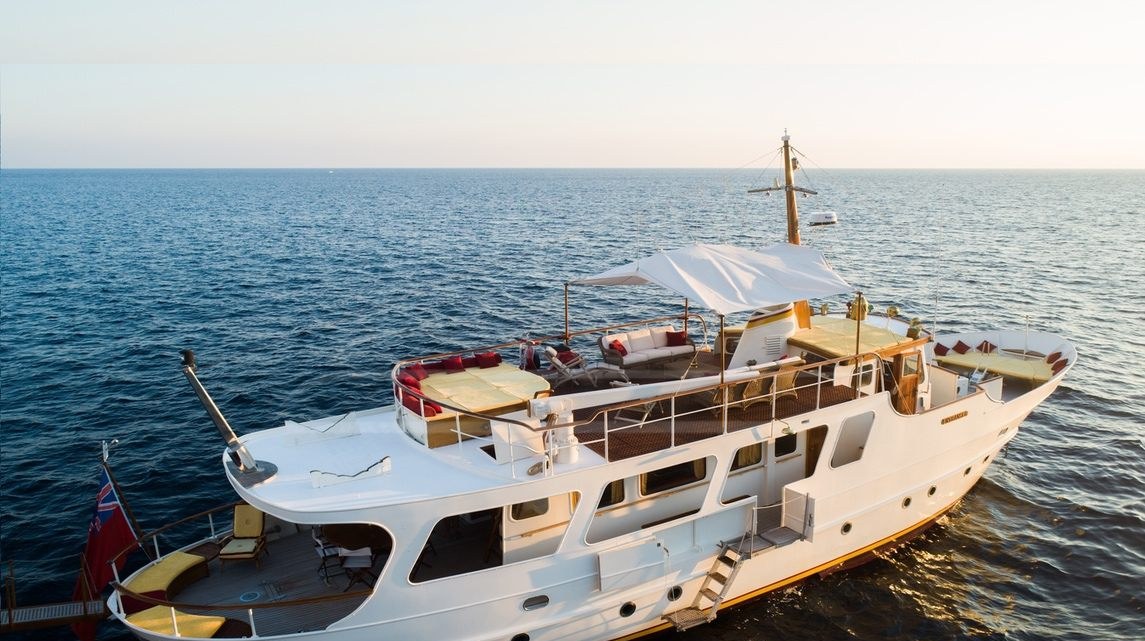 ENTRANCER yacht charter 5
