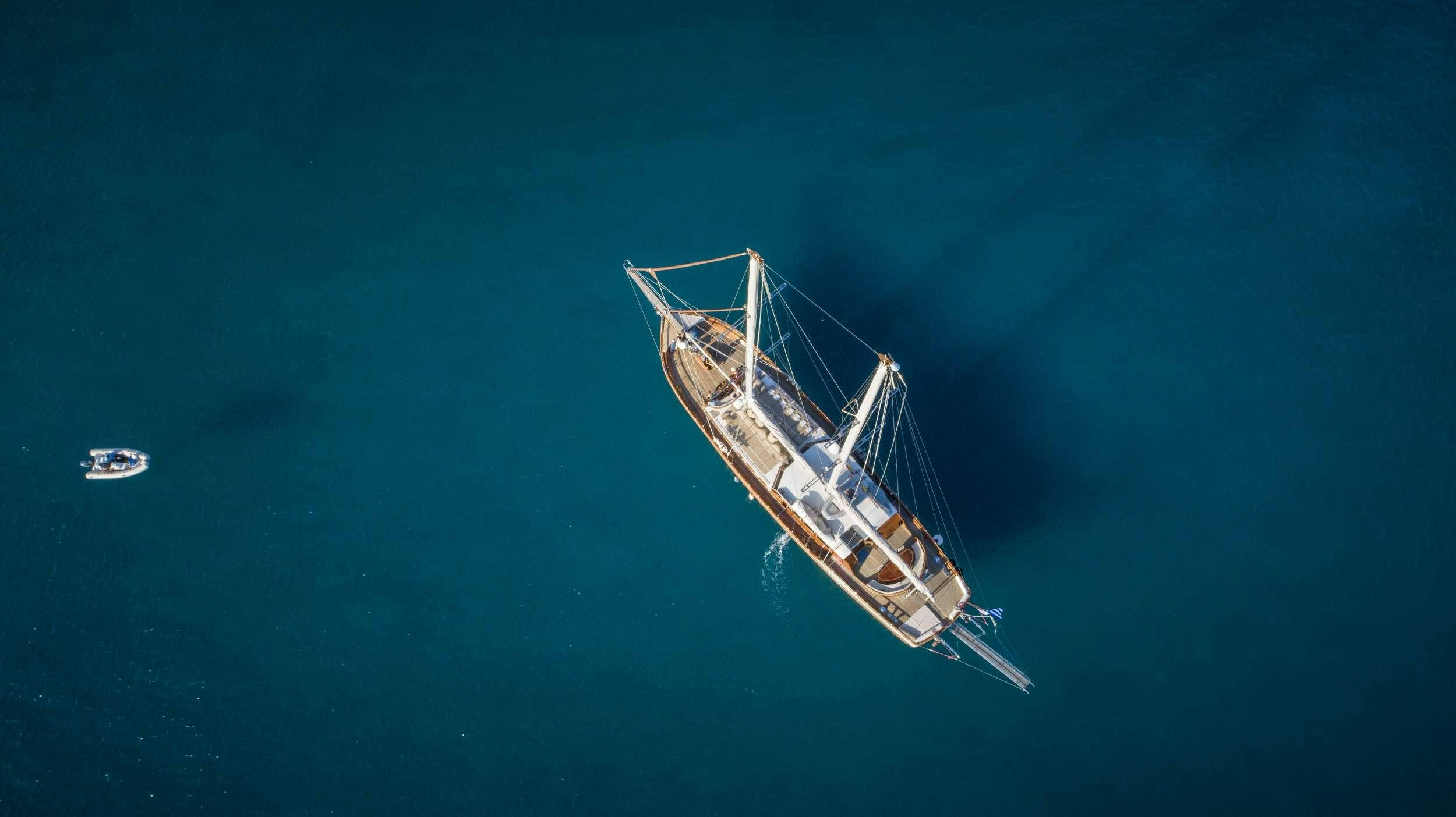 Yacht charter ENTRE CIELOS YACHT CHARTER