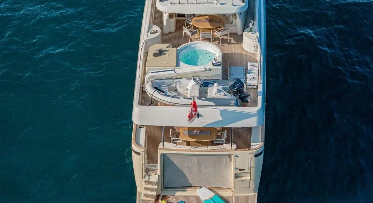 EOLIA yacht charter 4