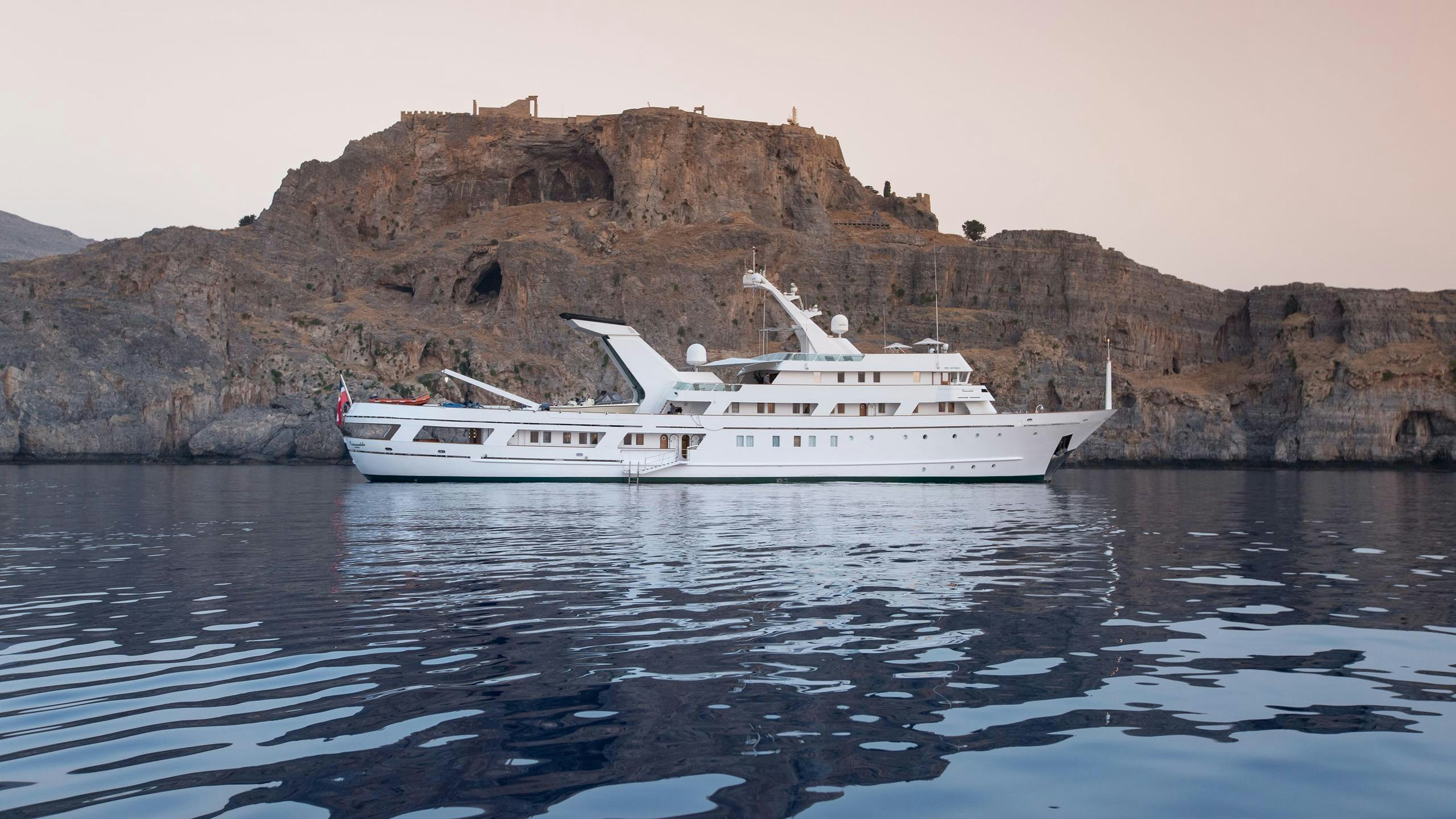 Yacht charter ESMERALDA YACHT CHARTER